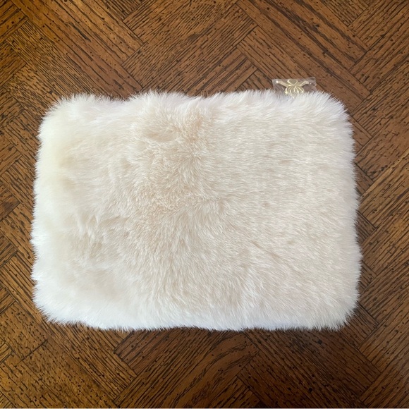 SISLEY Furry White Beauty Bag - Picture 4 of 4